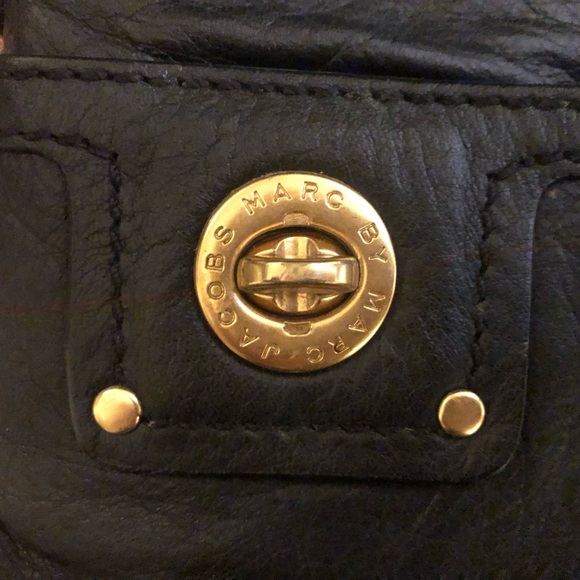 🎉 VINTAGE MARC BY MARC JACOBS BLK LEATHER TURNLOCK CROSSBODY! 😍 - Picture 10 of 13